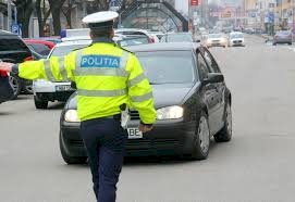 Urmărire pe străzile din Bistrița, după ce un șofer nu a oprit la semnalele unui polițist