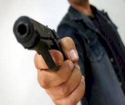Împușcături la răsărit de soare, la Băile Figa: o încăierare între tineri a culminat cu rănirea unei fete. Au fost trase focuri de armă!