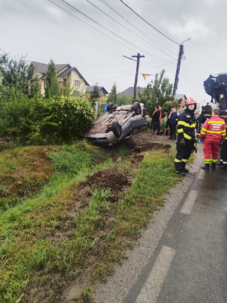 Accident JELNA :  Un sofer nu a tinut cont de conditiile meteo si s-a izbit puternic de un pod.